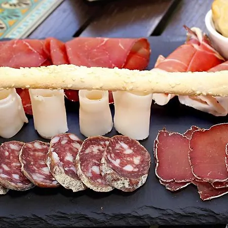 Dei Pini بورمْيو